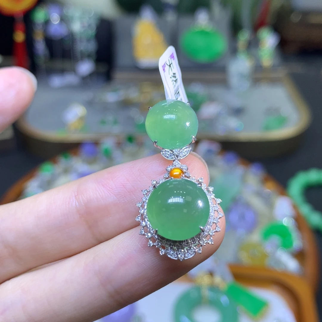 翡翠18K金镶嵌颈饰翡翠吊坠项链