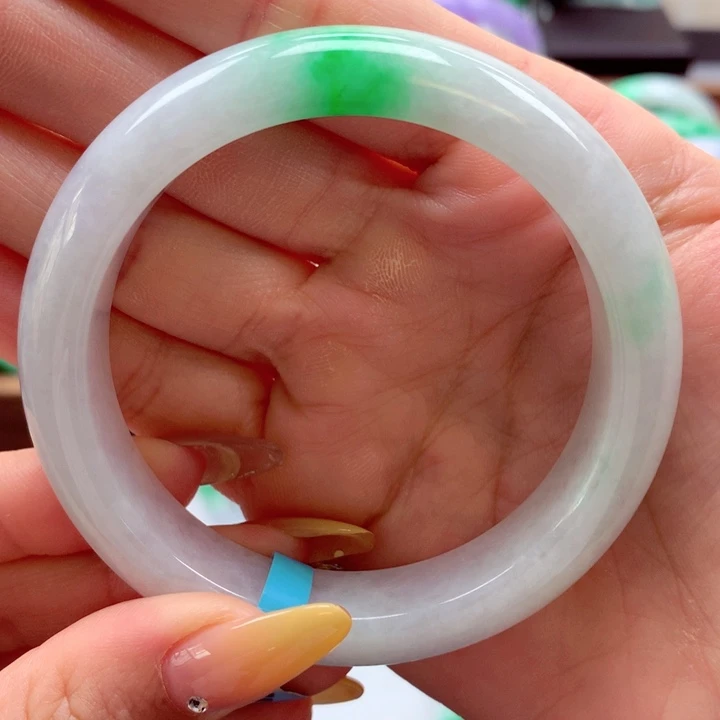 极***土翡翠手镯未镶嵌翡翠