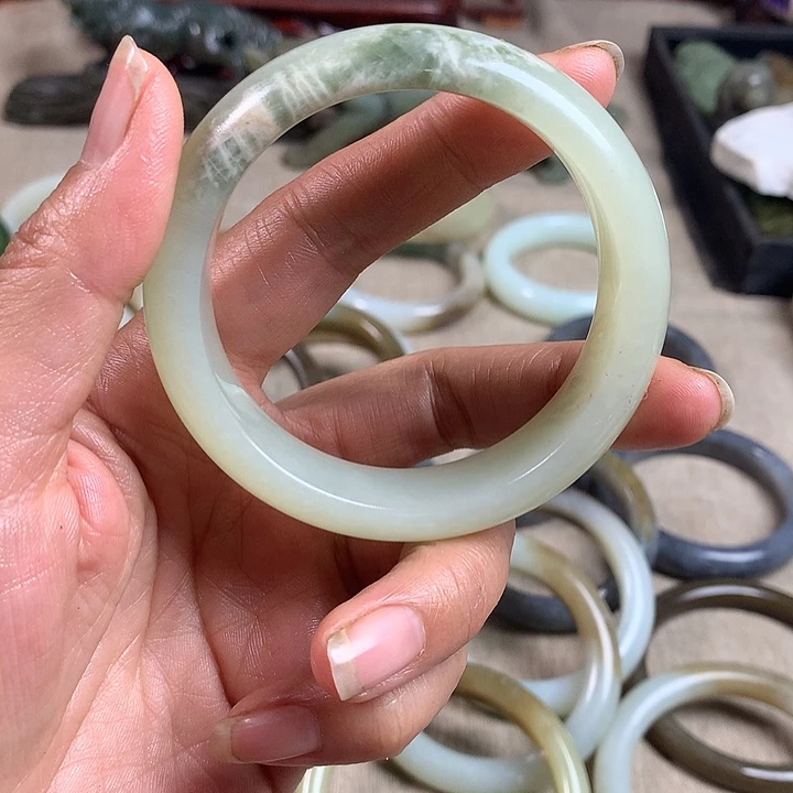 欢***姐和田玉（糖玉）未镶嵌手镯