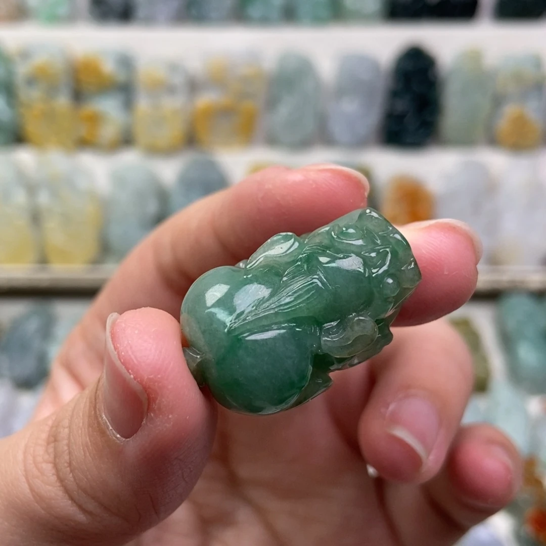 翡翠吊坠(赠链)未镶嵌