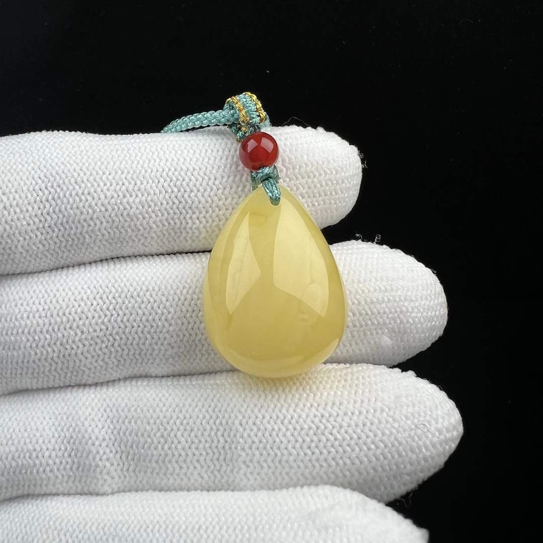 M1356 天然原矿蜜蜡鸡油黄水滴牌19.8*27*11.7mm 支持复检假一罚