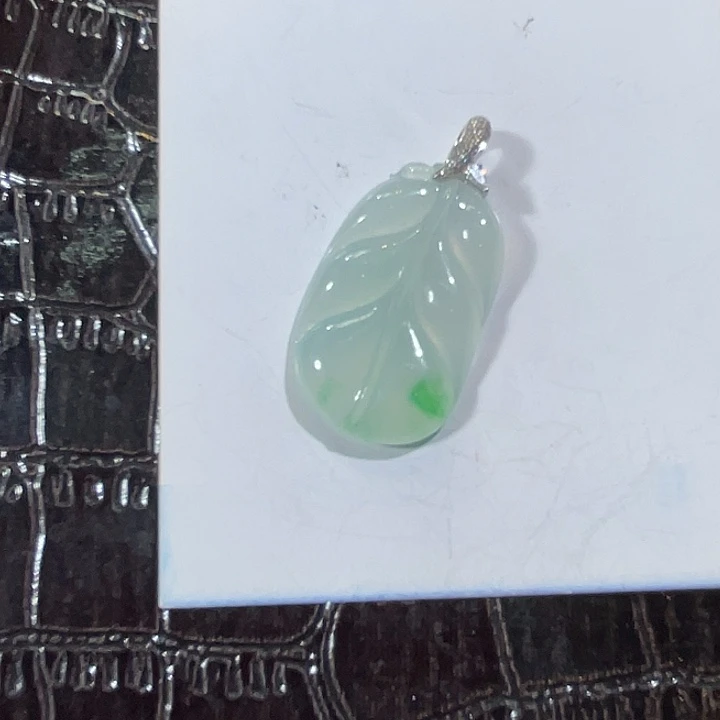 颈饰18K金镶嵌翡翠