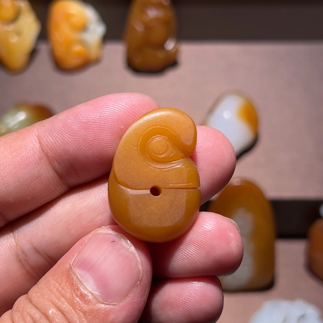 潘***1和田玉未镶嵌颈饰