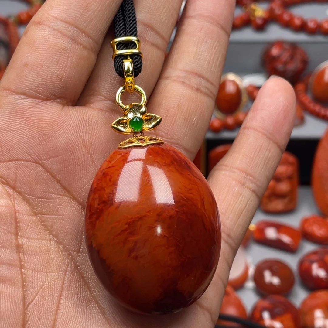 南红玛瑙18K金镶嵌珠宝奇石吊坠