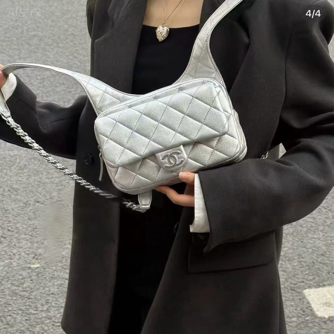 99新 Chanel/香奈儿 展会外场！24c银色双肩书包