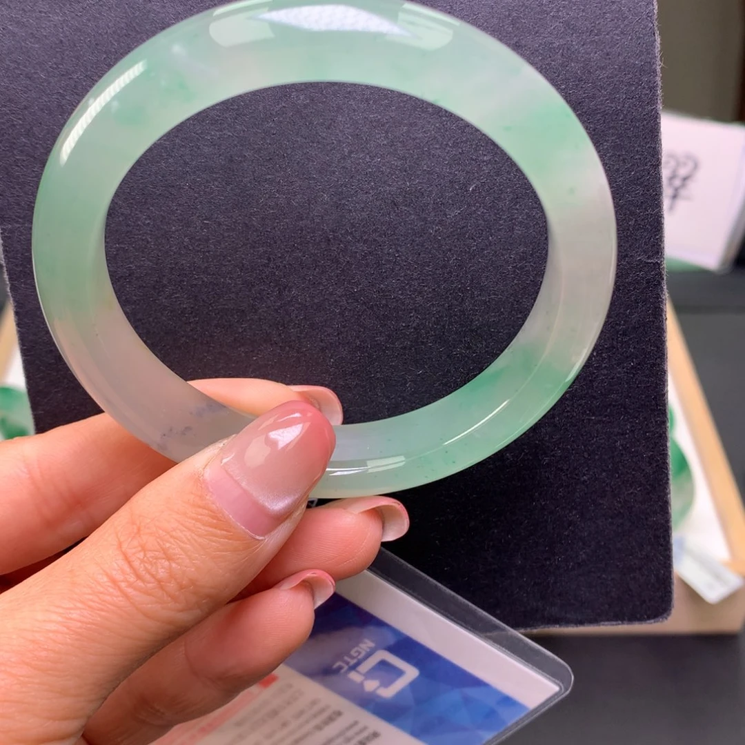 石英质玉（非洲翠）未镶嵌手镯60浅色