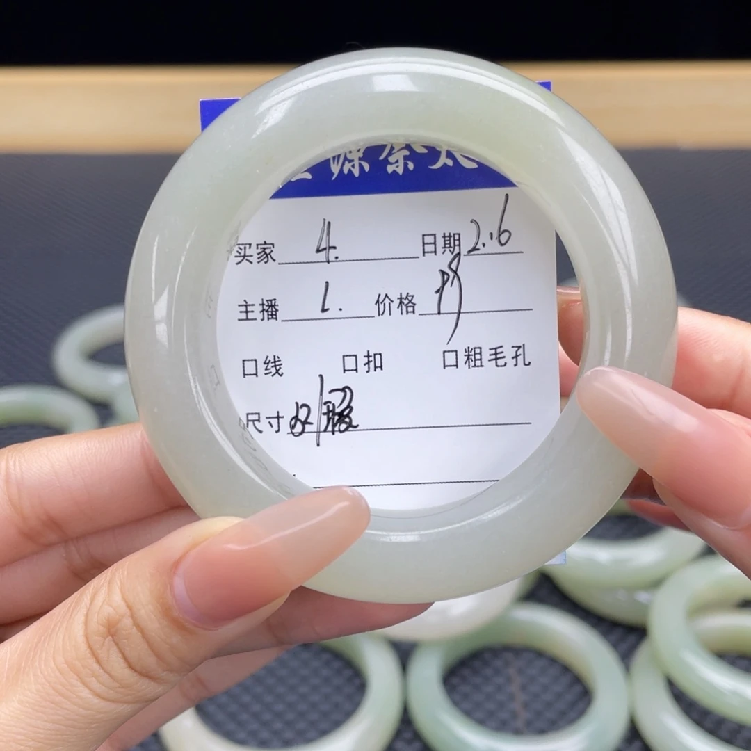 石英质玉手镯未镶嵌