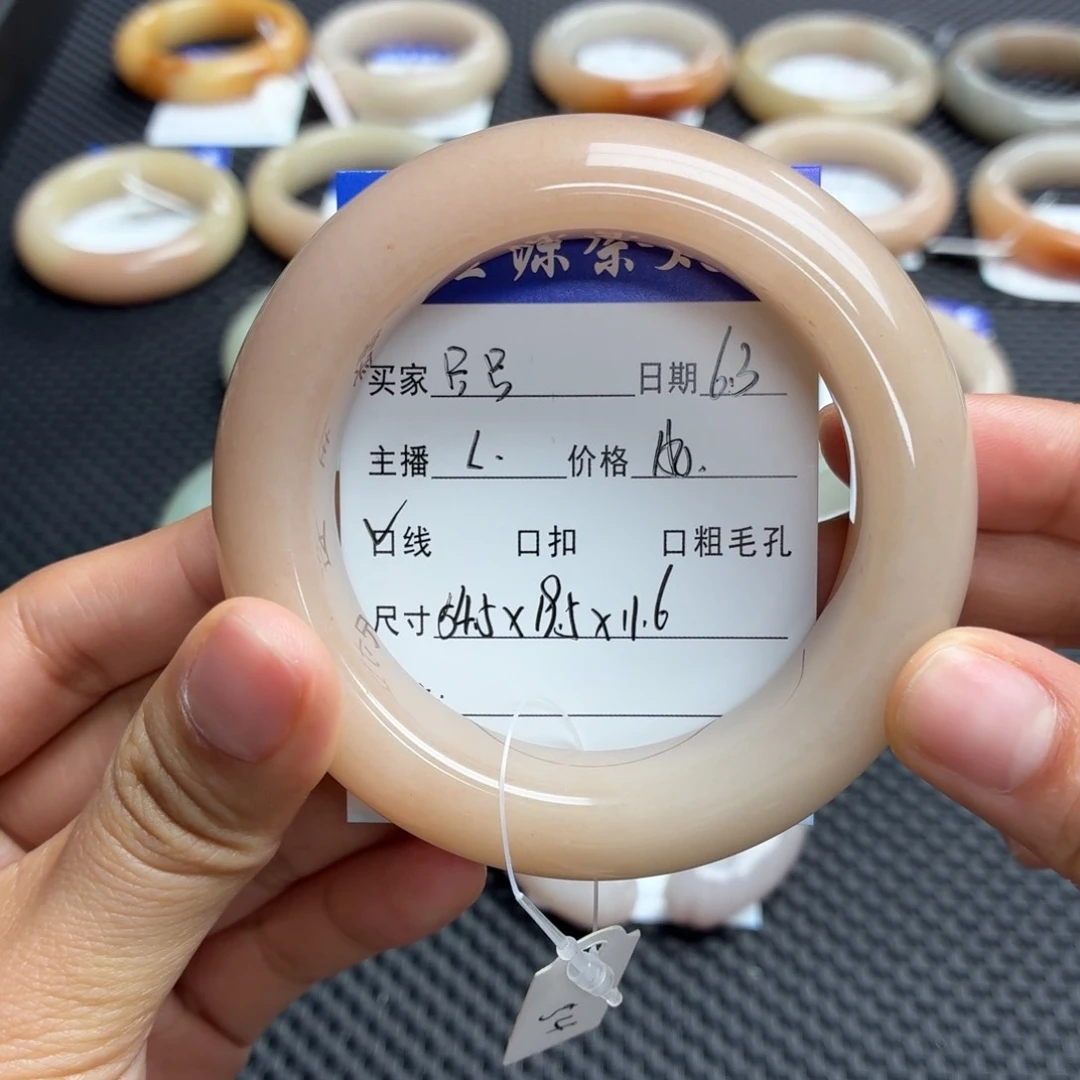 石英岩玉手镯未镶嵌只*