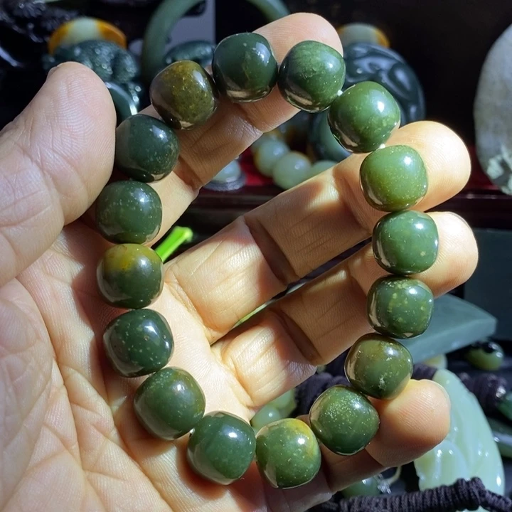 和田玉（糖玉）未镶嵌珠宝奇石