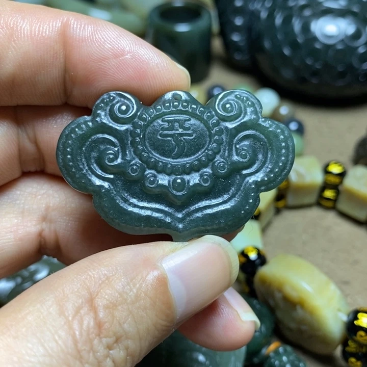 和田玉未镶嵌颈饰