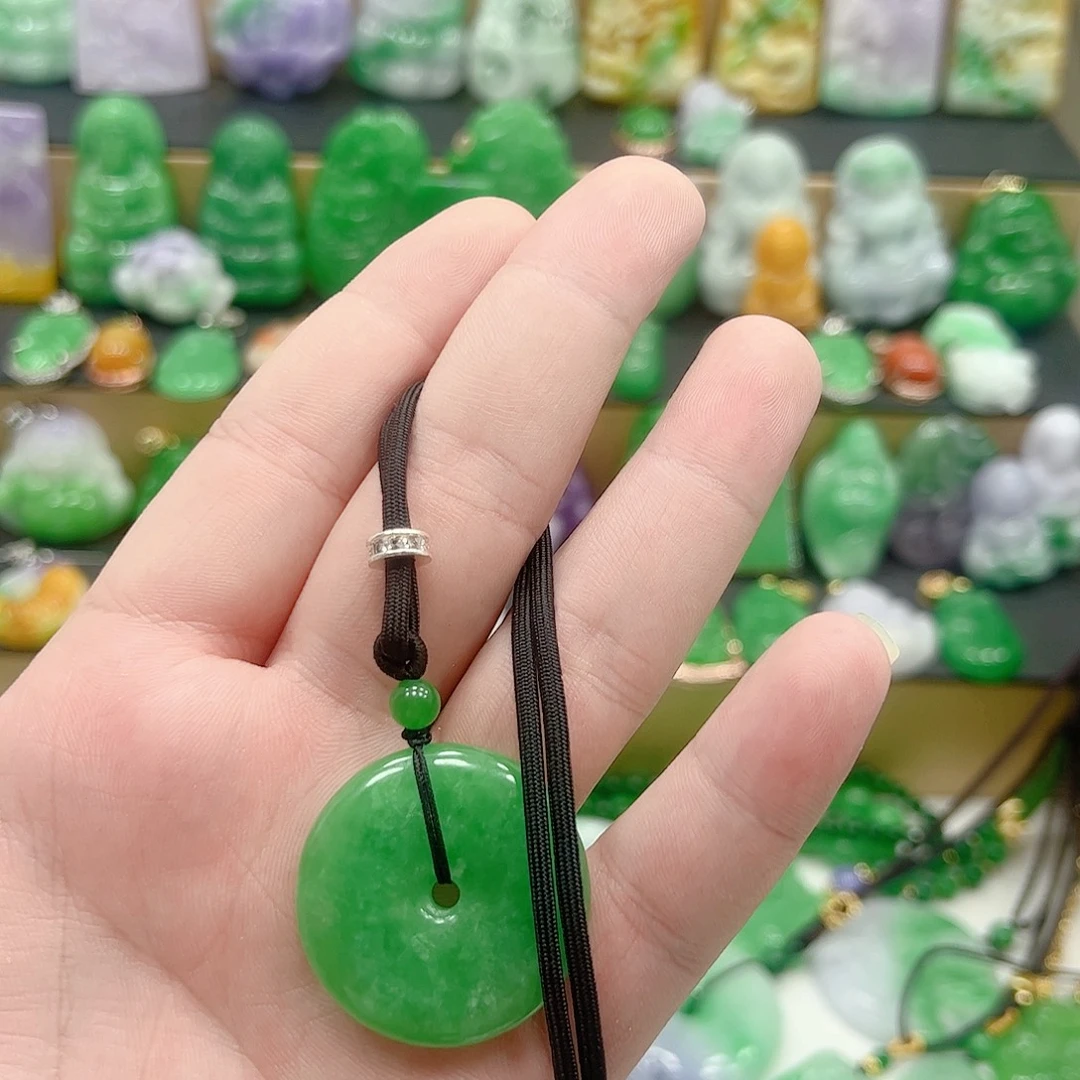 驰***骋吊坠(赠链)银S925镶嵌翡翠