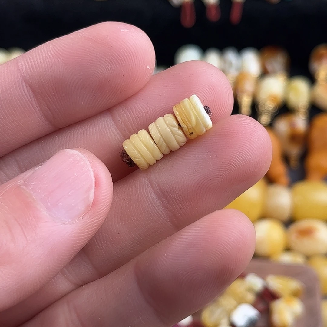 蜜蜡未镶嵌珠宝奇石
