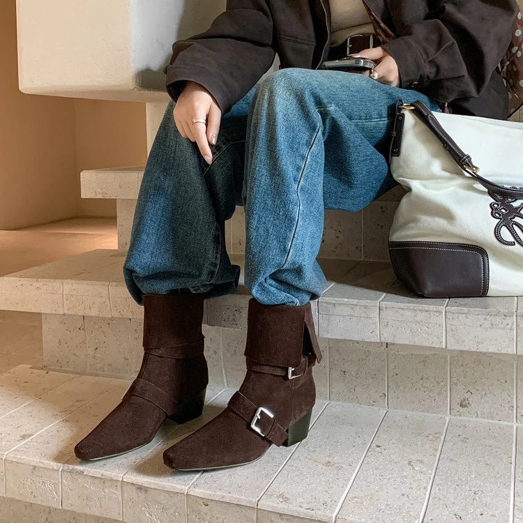 25秋冬复古方头皮带扣套筒粗跟短靴女时髦绒面中跟低筒西部靴