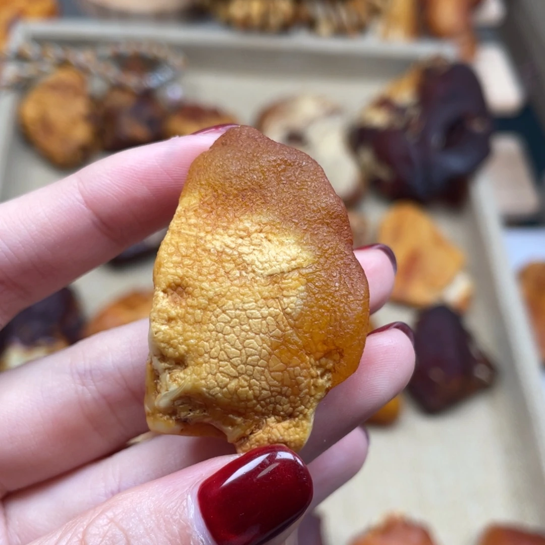 琥珀未镶嵌珠宝奇石