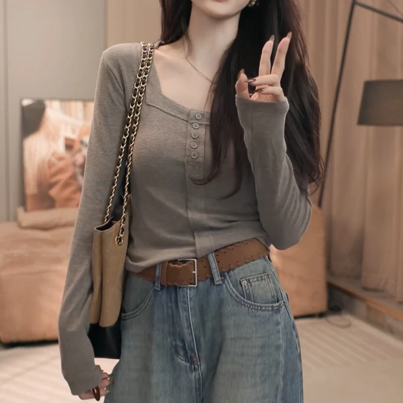 设计感纯欲排扣方领长袖t恤女春秋季新款修身高腰短款上衣内搭T恤