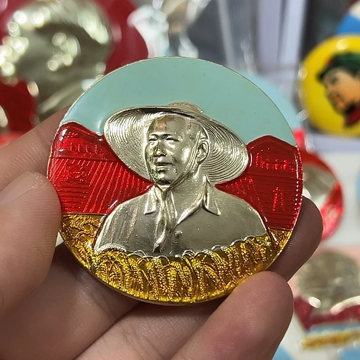 用***4其他普通金属纪念章