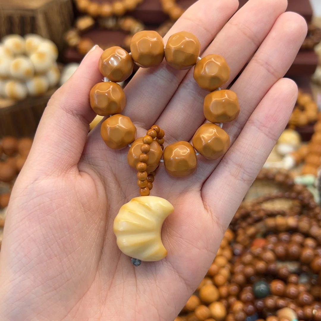 猴头核桃把件奶酪手捻搭配牛角包