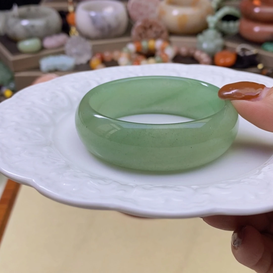 【闪购商品】未镶嵌手镯石英岩玉