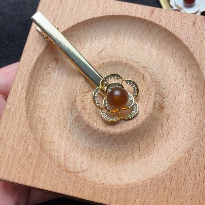 琥珀合金珠宝奇石