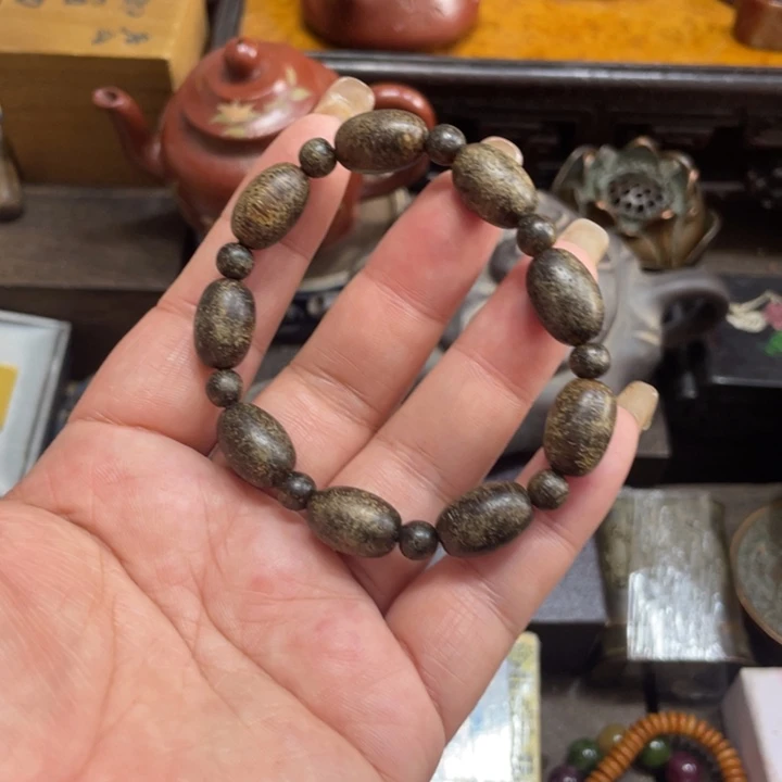 紫檀木类端景台陶瓷艺术家的作品