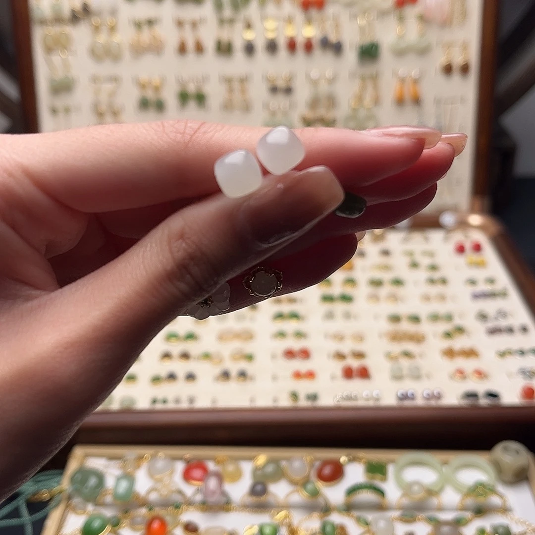 和田玉未镶嵌耳饰