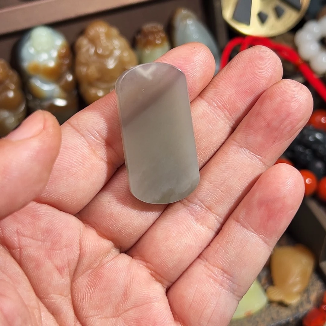 和田玉颈饰未镶嵌冰底双色烟紫无事牌