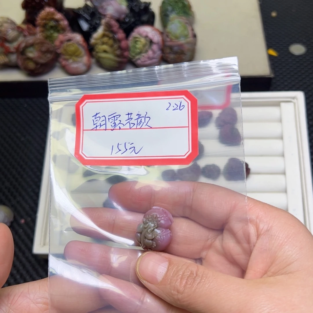 玛瑙/玉髓颈饰未镶嵌朝**颜