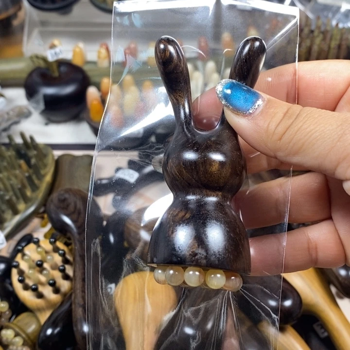 紫光檀羊角15齿兔子按摩梳