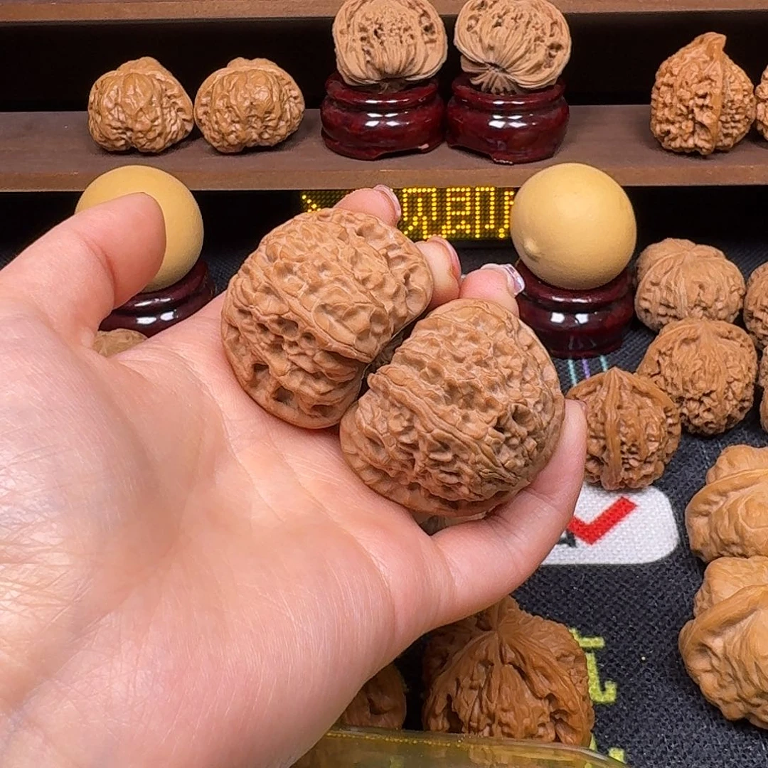 文玩核桃吊坠绝**乎43+球白