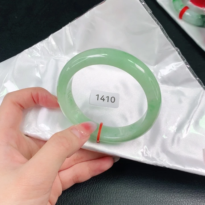 翡翠手镯未镶嵌天然翡翠手镯04