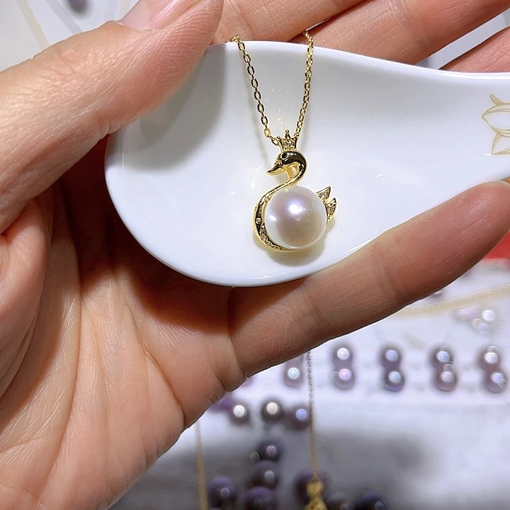 淡水珍珠白珠金色小天鹅吊坠未镶嵌