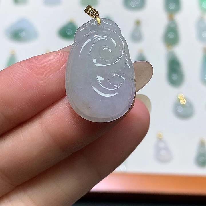 颈饰18K金镶嵌翡翠