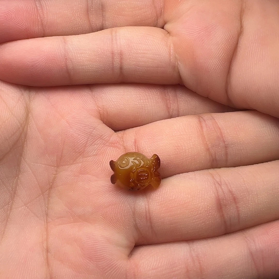 蜜蜡未镶嵌颈饰小鱼提溜（打孔不退换）