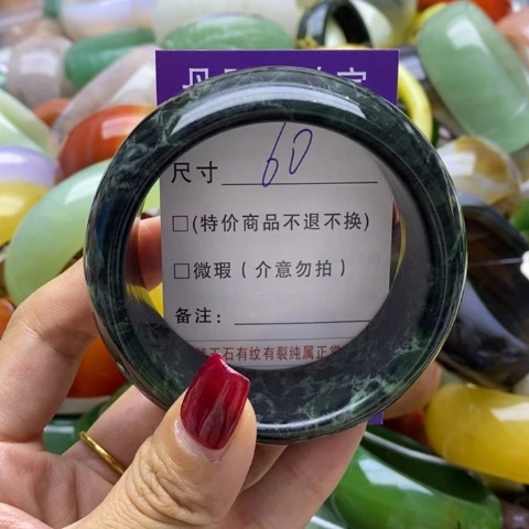 蛇纹石玉手镯未镶嵌