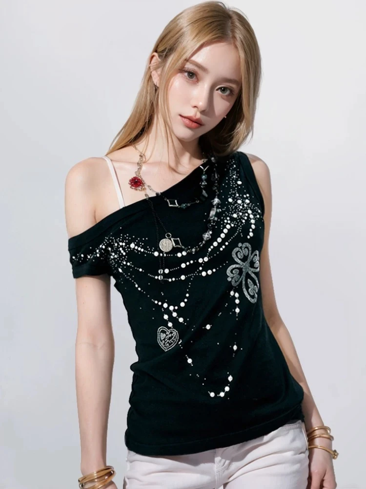 四叶草不对称斜肩上衣珍珠项链辣妹露肩性感复古设计显瘦修身T恤