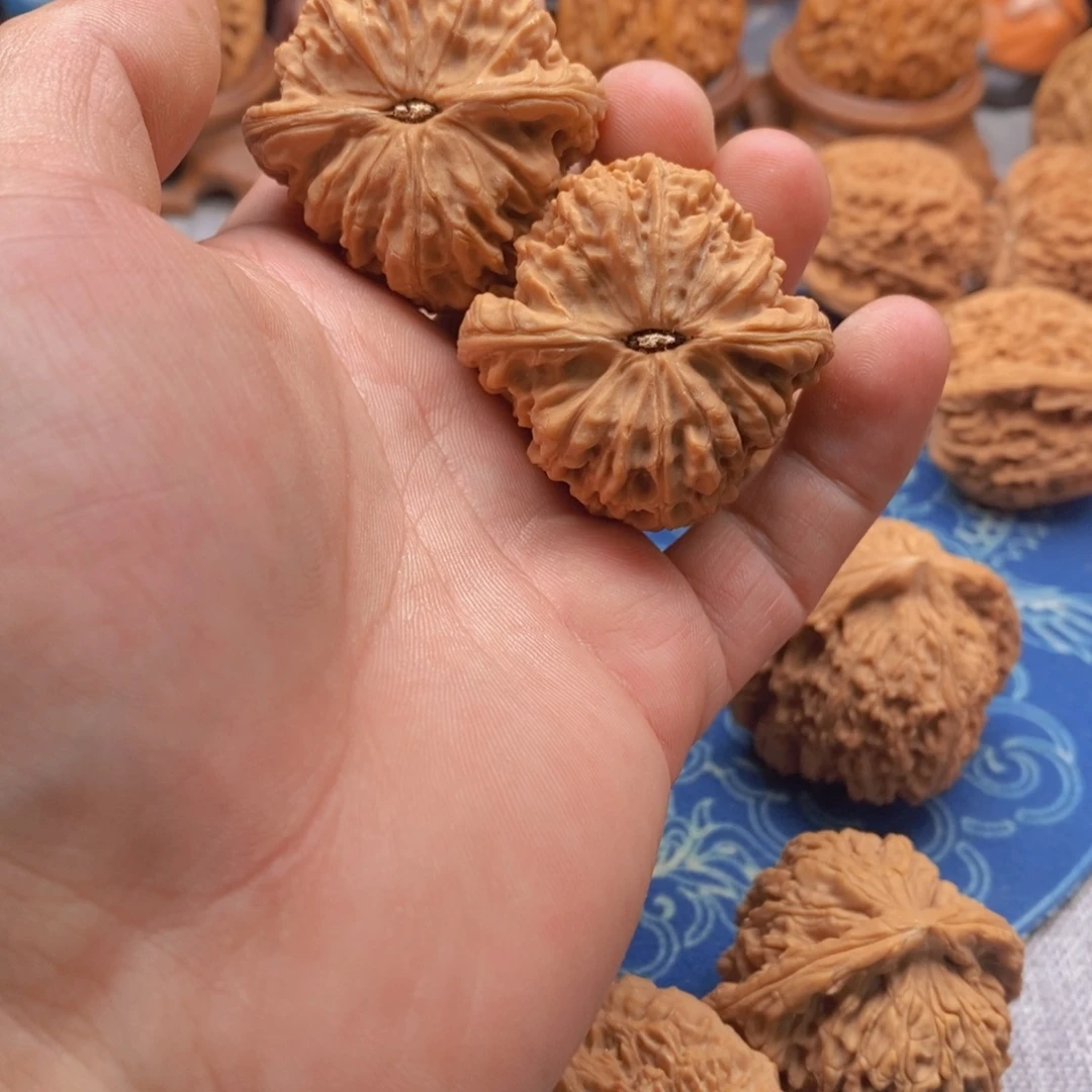 侽****文玩核桃吊坠文玩核桃