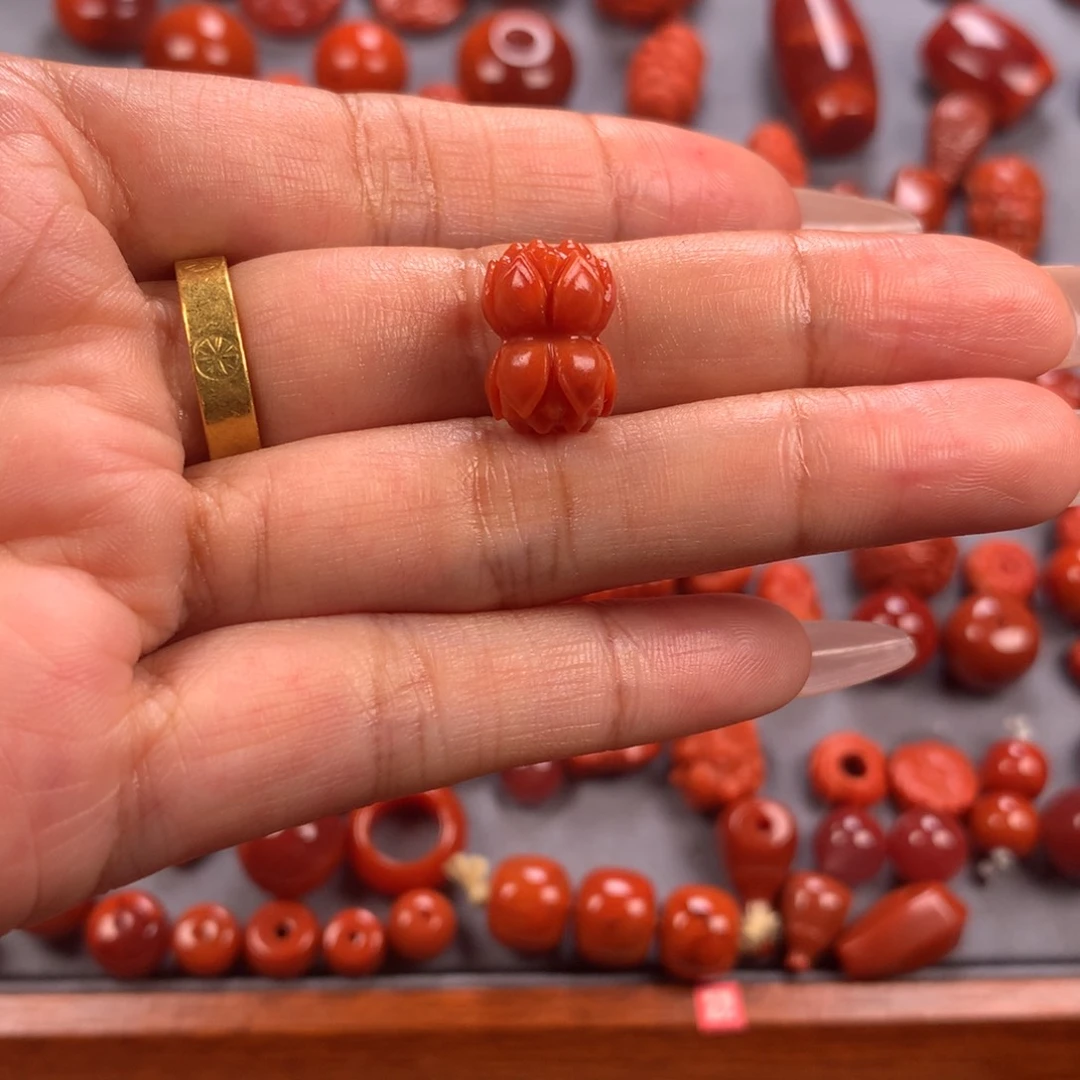 未镶嵌并蒂莲10mm南红玛瑙