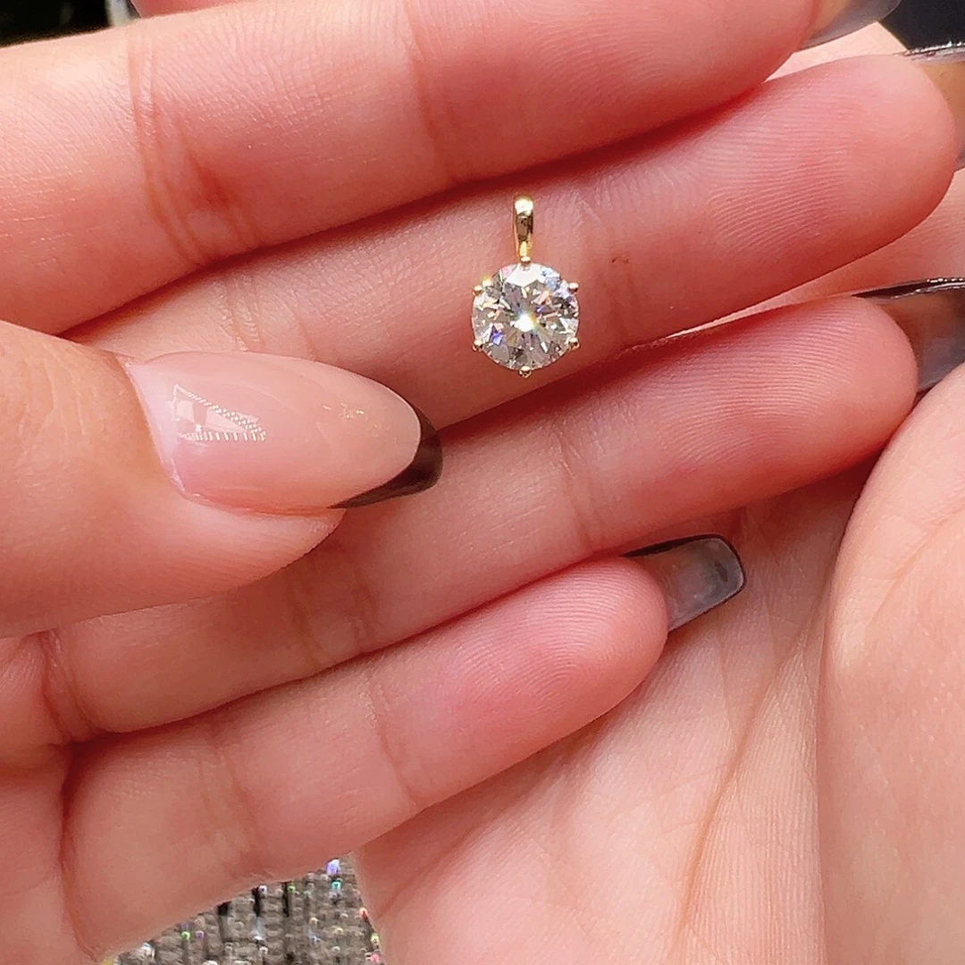 颈饰18K金镶嵌实验室培育钻石