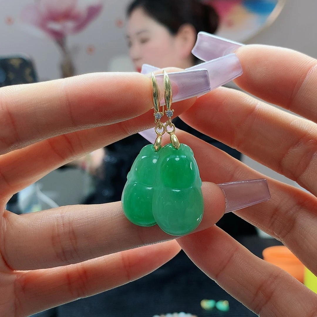 【闪购商品】石英质玉耳钉未镶嵌多样性发货