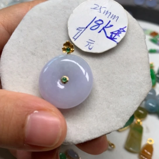 翡翠18K金镶嵌颈饰翡翠