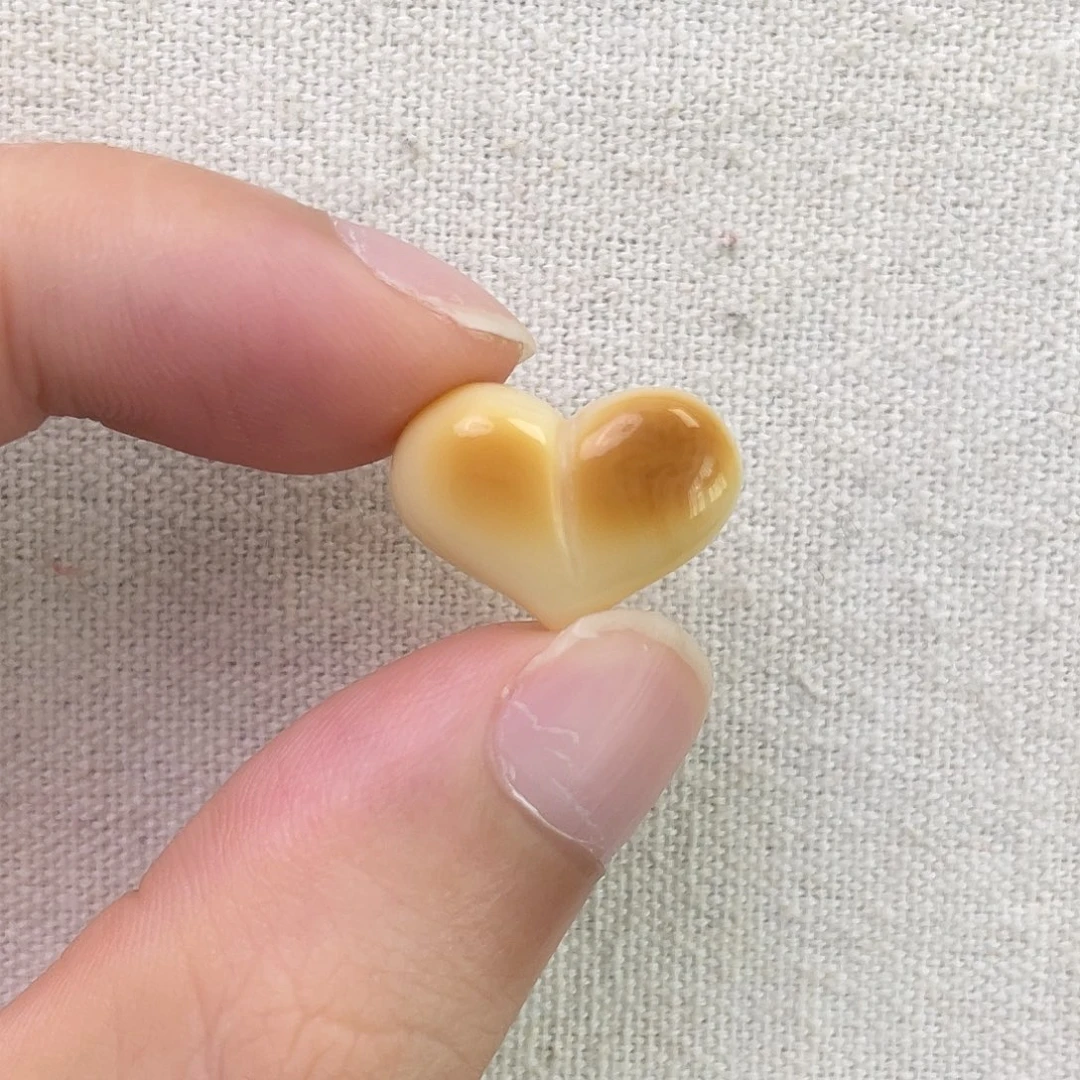 琥珀未镶嵌珠宝奇石白屁桃