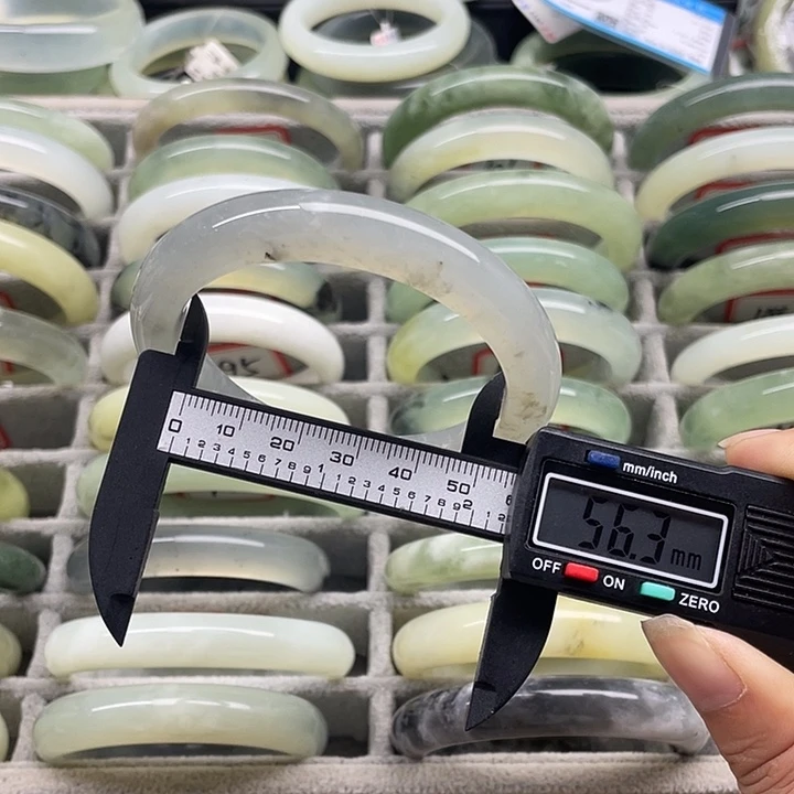 蛇纹石玉未镶嵌手镯86