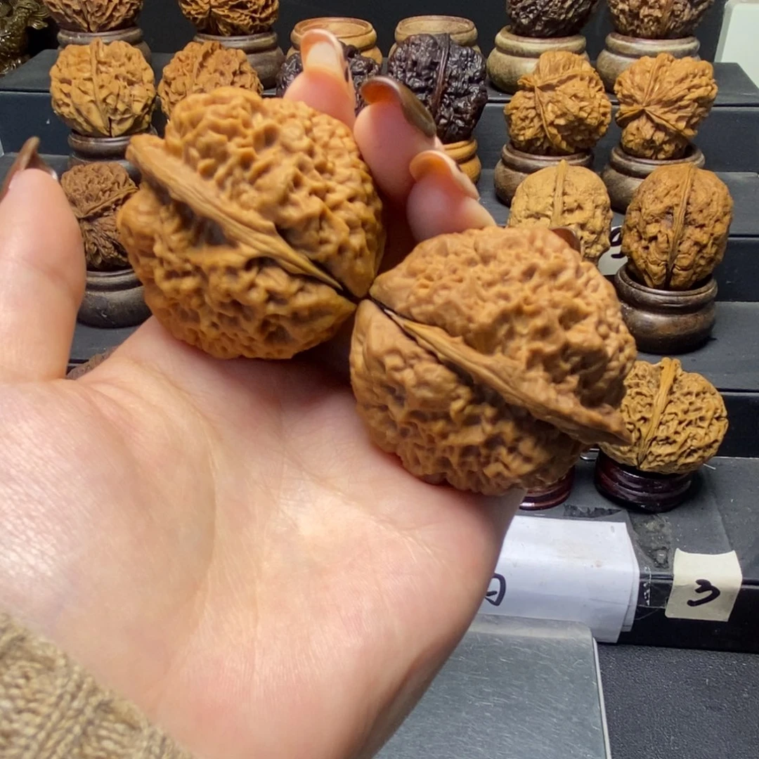 文玩核桃吊坠毒液。