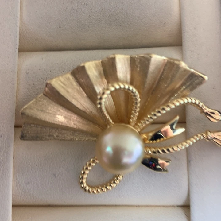 未镶嵌胸饰海水珍珠