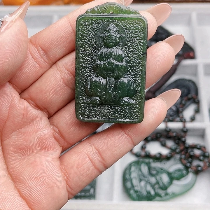 蛇纹石玉未镶嵌挂件泰山玉老奶奶