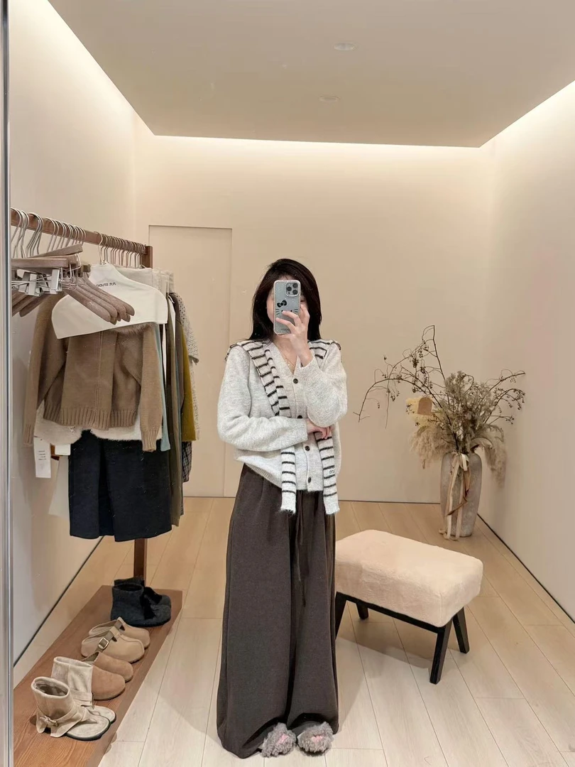 2025秋冬新款设计感条纹披肩长袖毛衣外套女小众显瘦上衣休闲裤