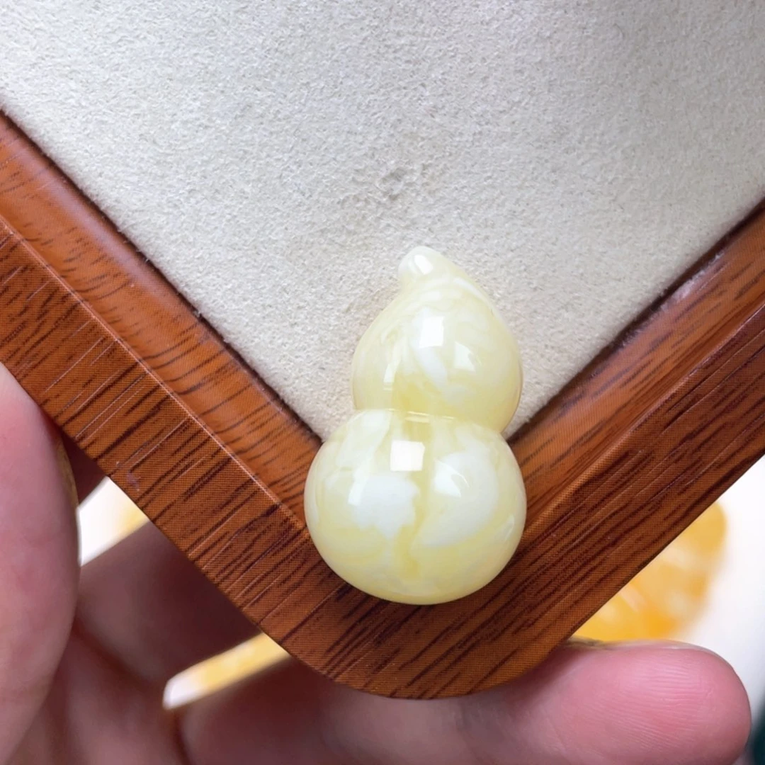 琥珀裸石未镶嵌蜜蜡