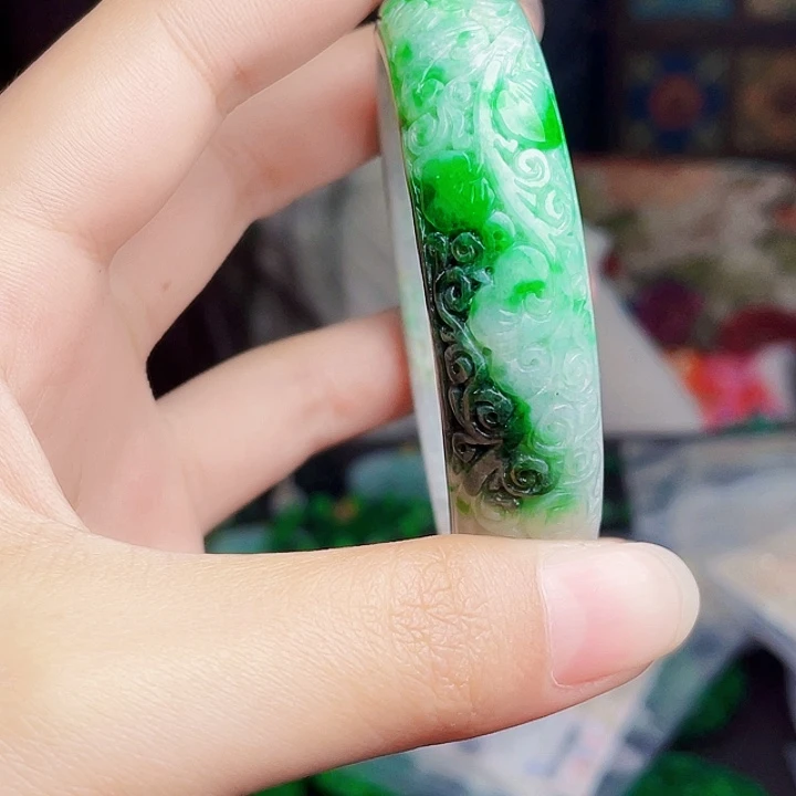 翡翠未镶嵌颈饰多样性57.9