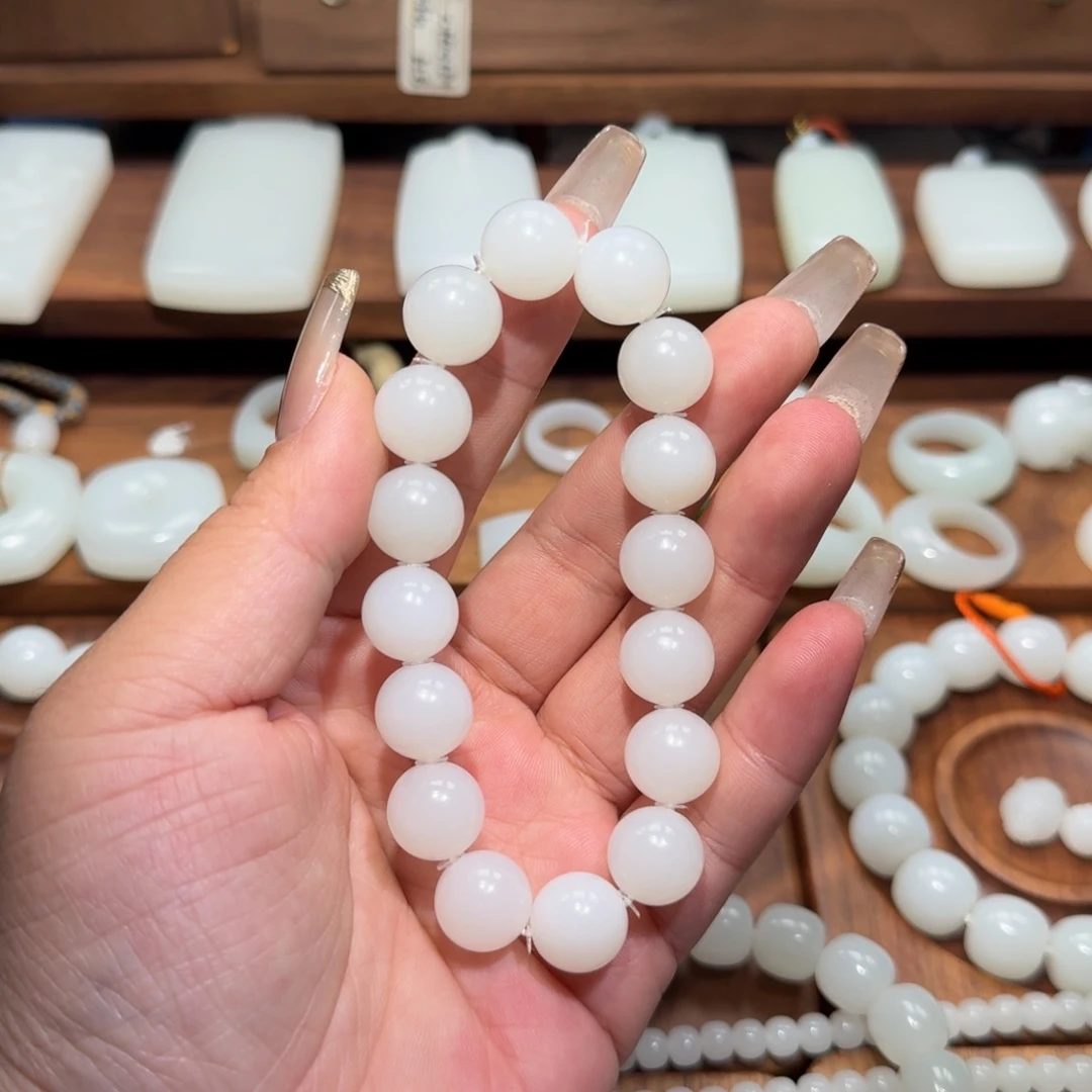 晚***境和田玉未镶嵌颈饰