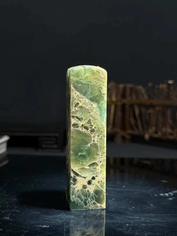 云南花坑绿印石印章2.4×2.4×9.7